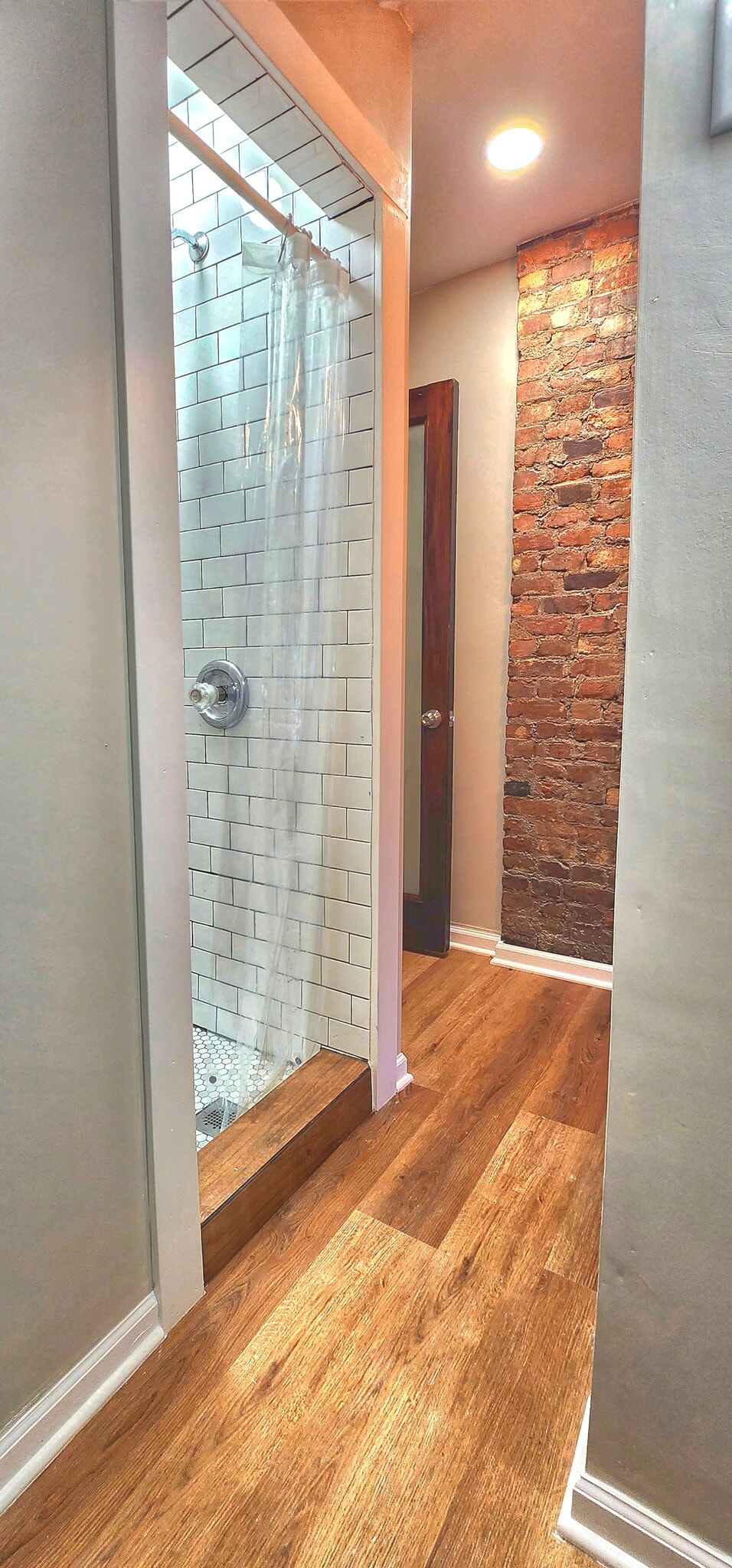 3rd Floor Shower - 215 Dakota Ave