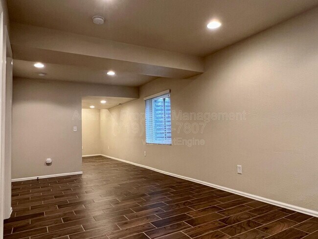 Building Photo - 6280 San Mateo Dr