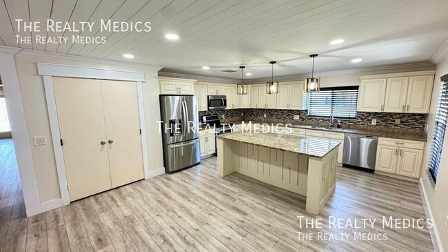 Building Photo - 1040 Elderberry Dr