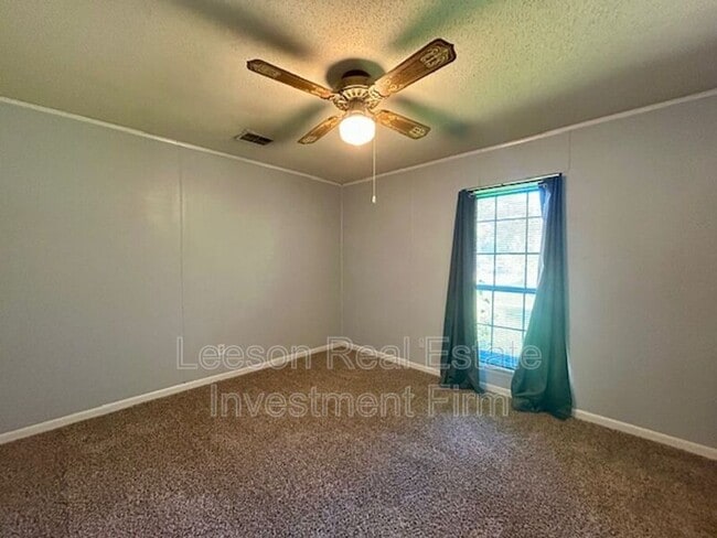 Building Photo - 302 Avenida Dr