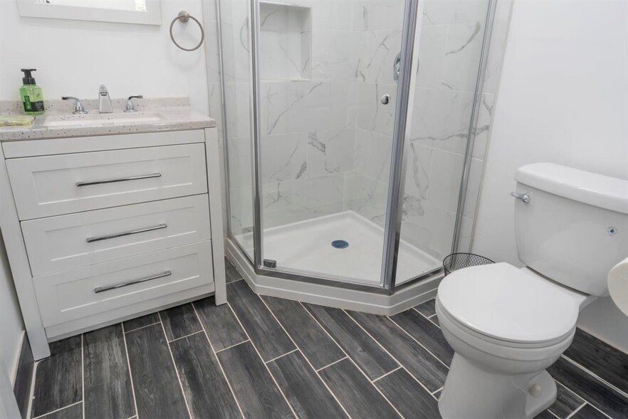 Bathroom - 13521 Hamlin St