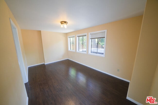 Building Photo - 728 Montecito Dr