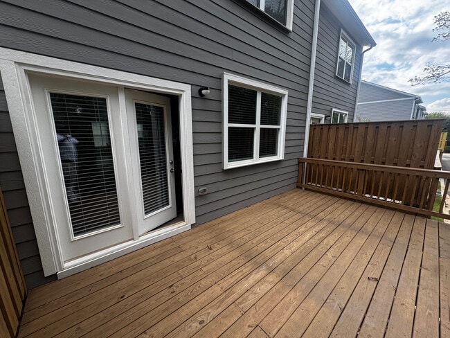 Building Photo - Room in Townhome on Chestnut Trce
