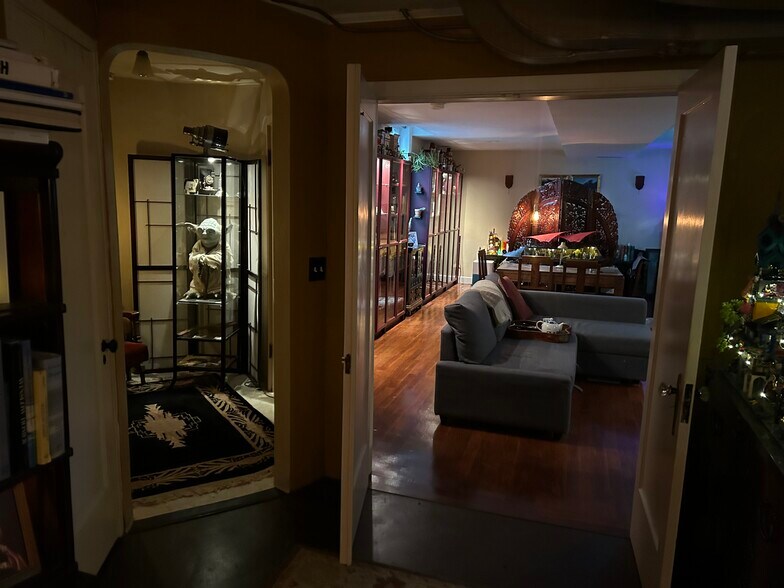 Front Door leading into entertainment area - 3846 NE Maywood Pl