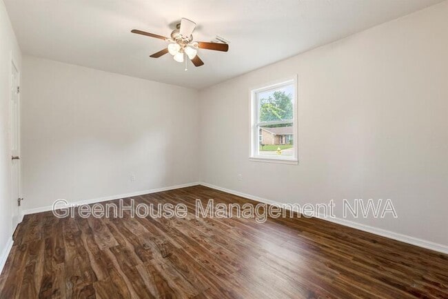 Building Photo - 2101 W Tulsa St