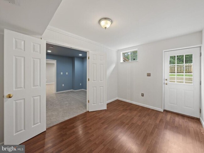 Building Photo - 43103 Lake Ridge Pl
