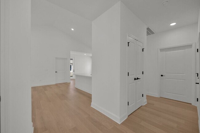 Building Photo - 6579 Elizabeth Ann Wy