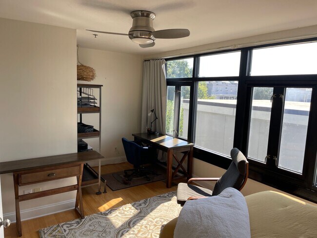 Building Photo - Fully Furnished Downtown Rental Available June 1st!!!