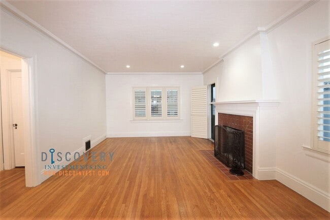 Building Photo - 841 Warfield Ave