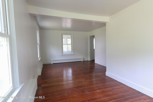 Building Photo - 16 Maple St