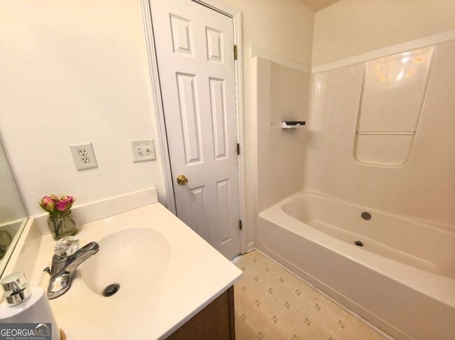 Building Photo - 619 Kenridge Way