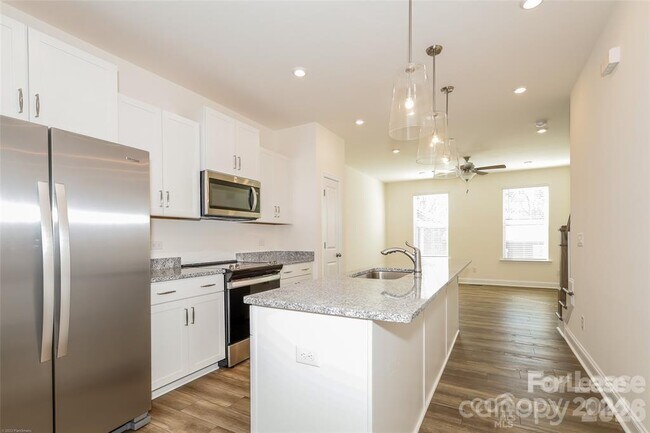 Building Photo - 2111 Freeland Pk Dr