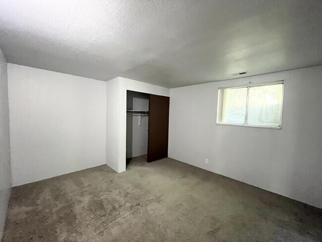 Building Photo - 1265 Crandall Ave S