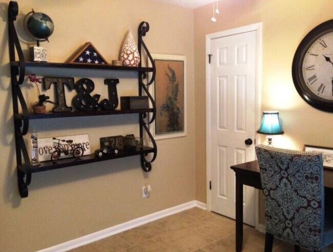 Building Photo - 280 Anderson Dr