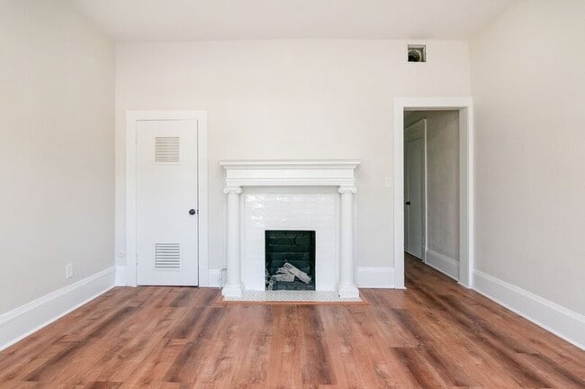 Building Photo - 606 S Park Ave