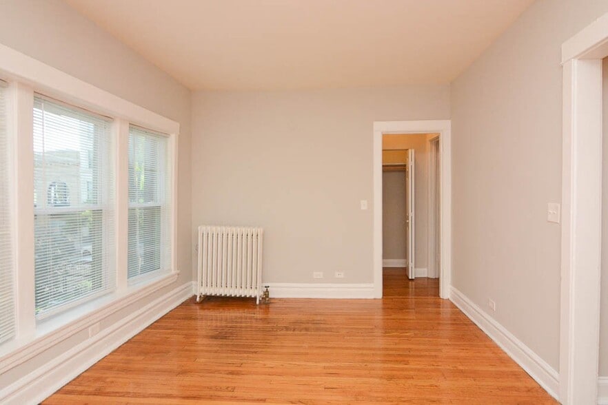 Building Photo - 4708 N Racine Ave