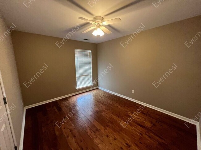 Building Photo - 323 Forest Lakes Dr