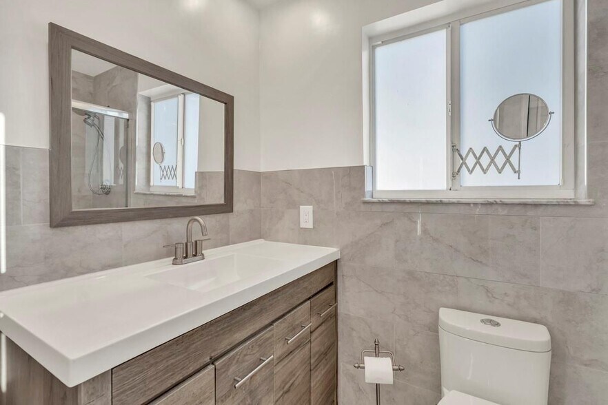 Building Photo - 290 NW 65th Ave