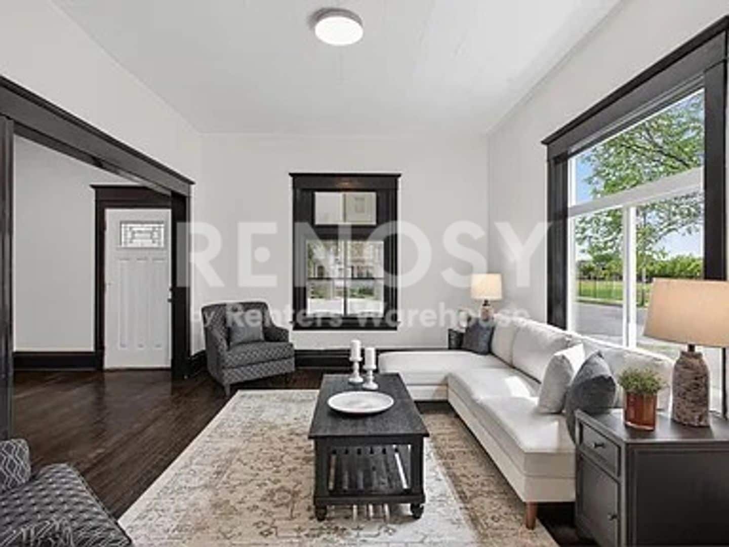 Building Photo - 3348 3rd Ave S