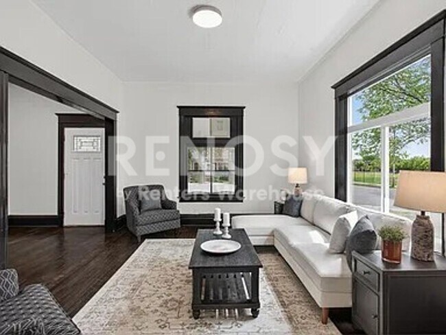 Building Photo - 3348 3rd Ave S