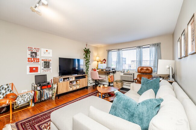 Building Photo - 607 W Wrightwood Ave