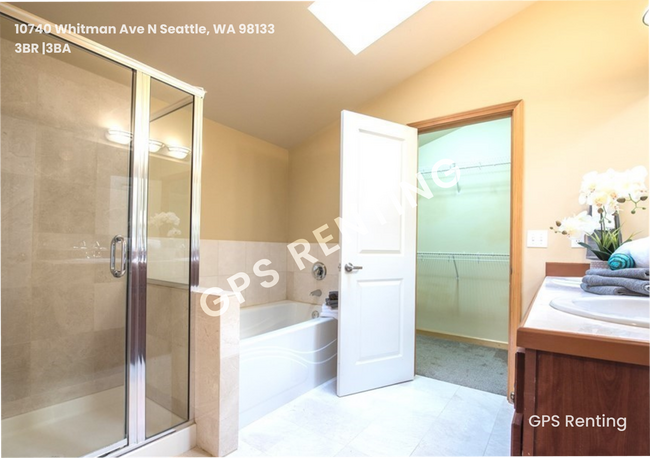 Building Photo - Beautiful Bed 3, Bath 3, home!