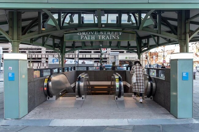 Building Photo - 298 4th St