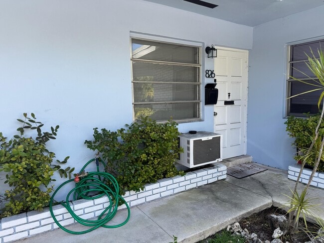 Building Photo - 826 NE 16th St