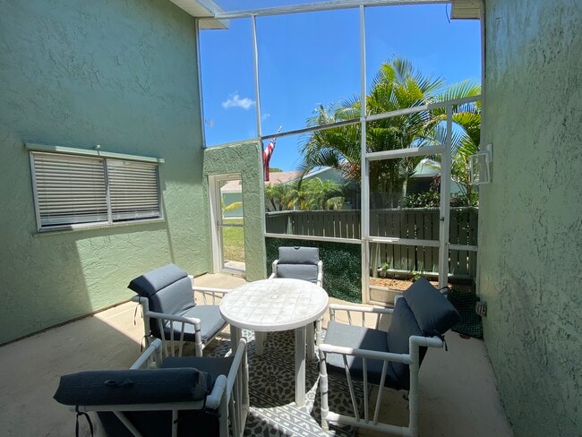 Building Photo - 1781 SE Linpark Ct