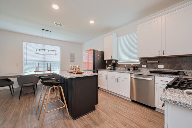 Building Photo - 17711 Vernonia Ln