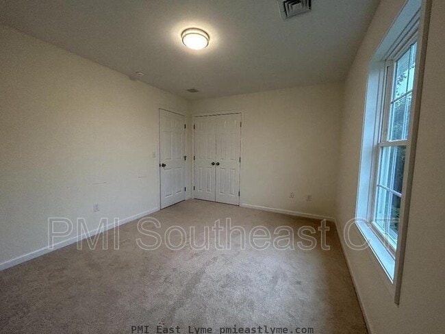 Building Photo - 23 Quakertown Mdws