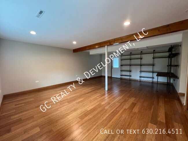Building Photo - 942 59th St