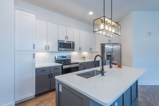 Building Photo - Downtown Asheville Apartment!
