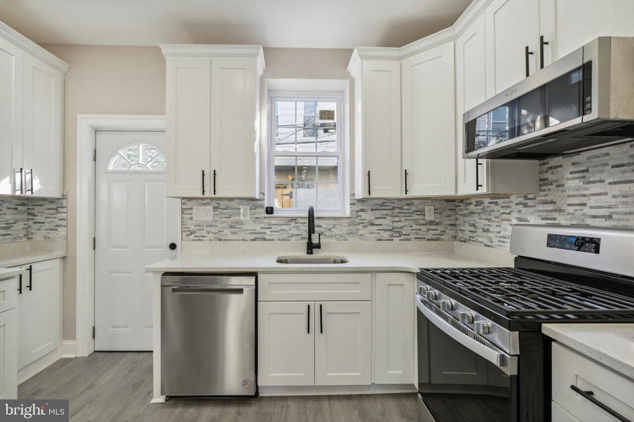 Building Photo - 1828 Hoffman St