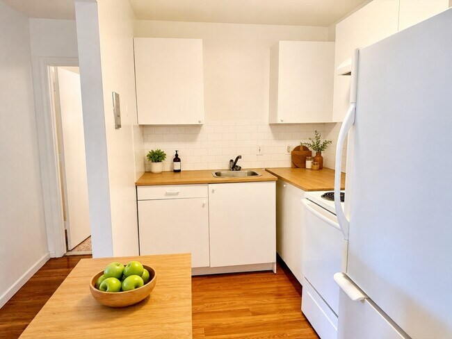 Building Photo - 135 Neponset Ave