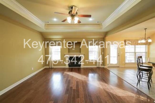 Building Photo - Gorgeous home in Bentonville!