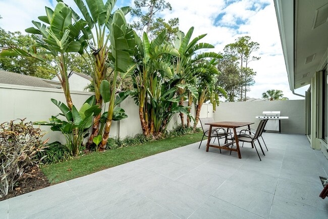 Building Photo - 12807 Spinnaker Ln