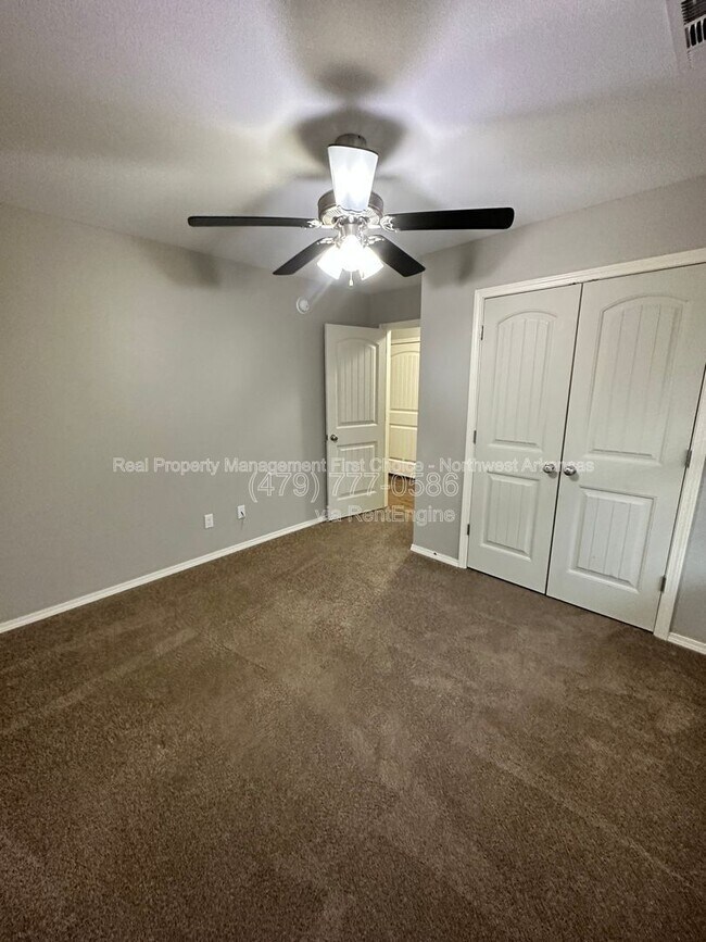 Building Photo - 2900 SW Amberwood Ave