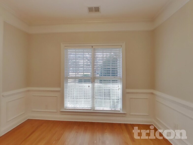 Building Photo - 400 Tomahawk Tr