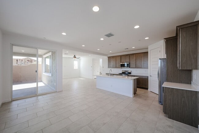 Building Photo - 4-Bedroom Home in Mystic at Lake Pleasant