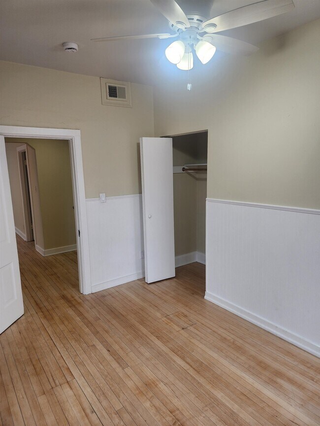 Building Photo - 2122 Rusk St