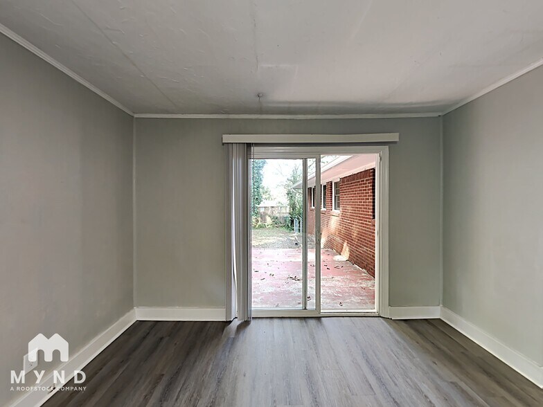 Building Photo - 919 Green Valley Rd SW