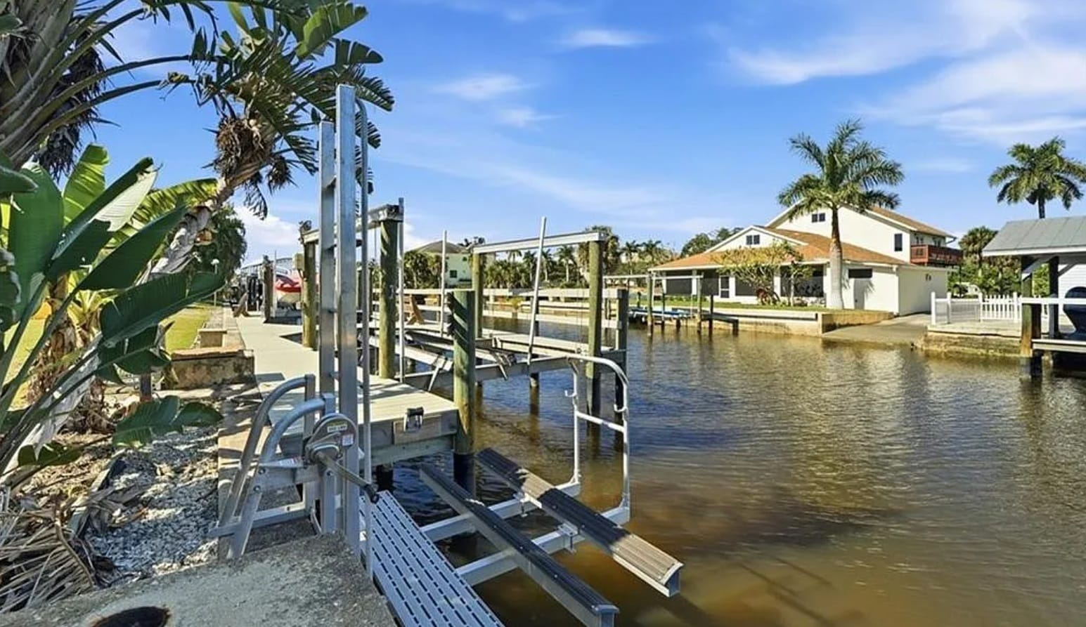 Building Photo - 4836 Esplanade St