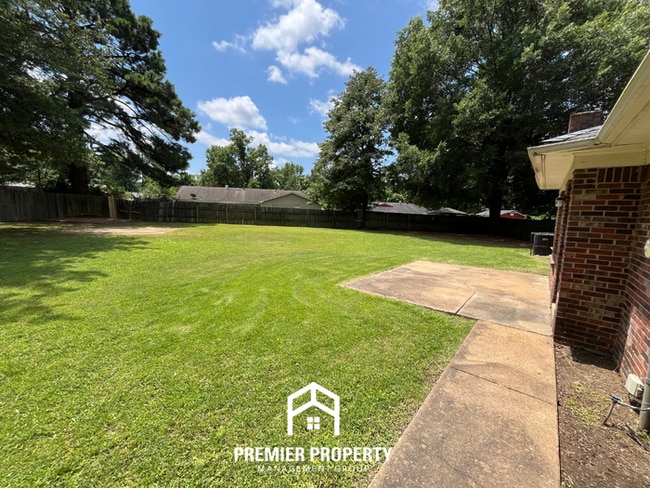 Building Photo - Spacious 4BR/2BA Whitehaven Home | 1,701 Sq Ft, Brick Fireplace & Quiet Cove