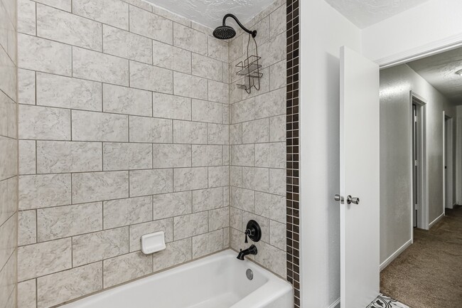 Building Photo - 7923 Dawnridge Dr