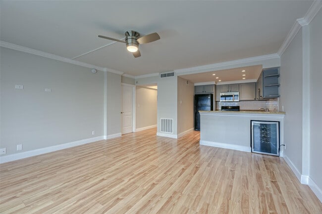 Building Photo - 2900 NE 30th St