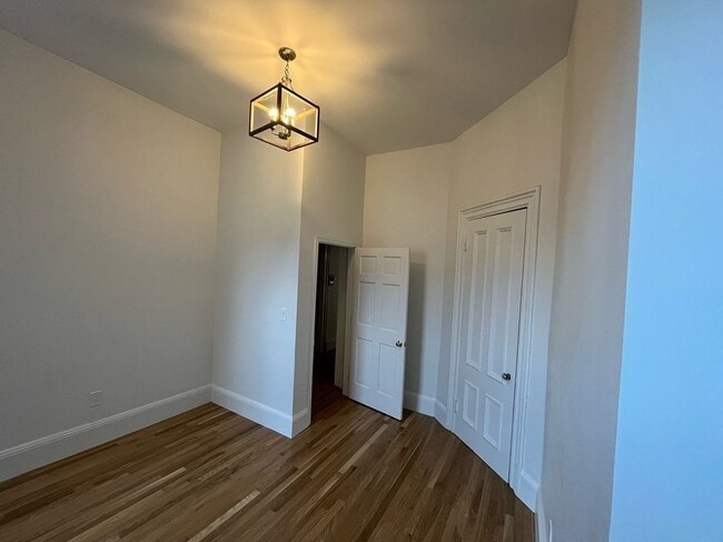 Building Photo - 7 Brimmer St