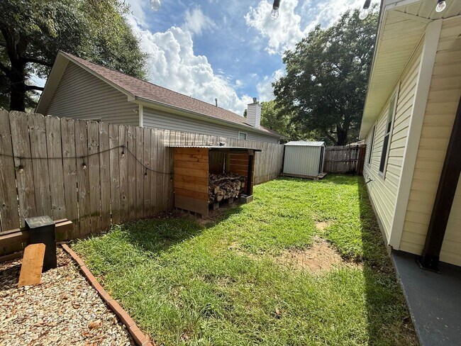 Building Photo - Pensacola - Springdale Forest - 3 bedroom, 2 bathroom