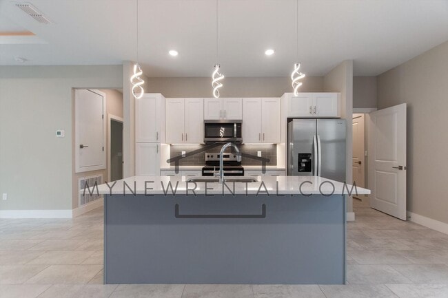 Building Photo - ONE MONTH FREE RENT! Modern, energy effici...