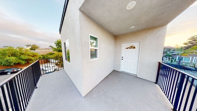 Building Photo - 4BD/2BA  with Large Upstairs Balcony! (Lease out, pending signatures. Check back in a few days!)